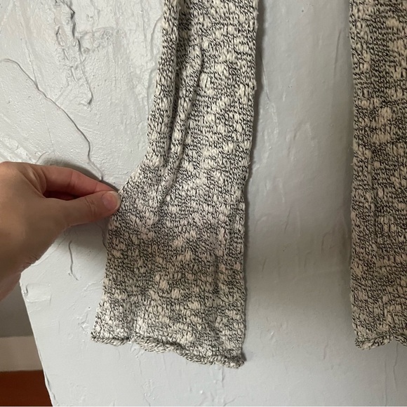 Roxy Y2K Women's Textured Gray V-Neck Hoodie Sweater Bell Sleeves sz XS - Picture 5 of 5